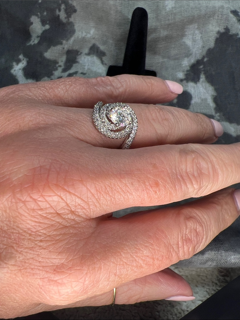 Sparkling Swirl Halo Ring in Silver 925 with Moissanite diamond